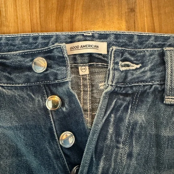 Good American Denim Shorts - Picture 4 of 5